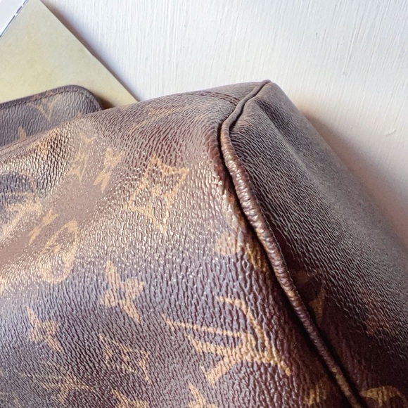 Louis Vuitton Neverfull MM Monogram - Picture 12 of 16